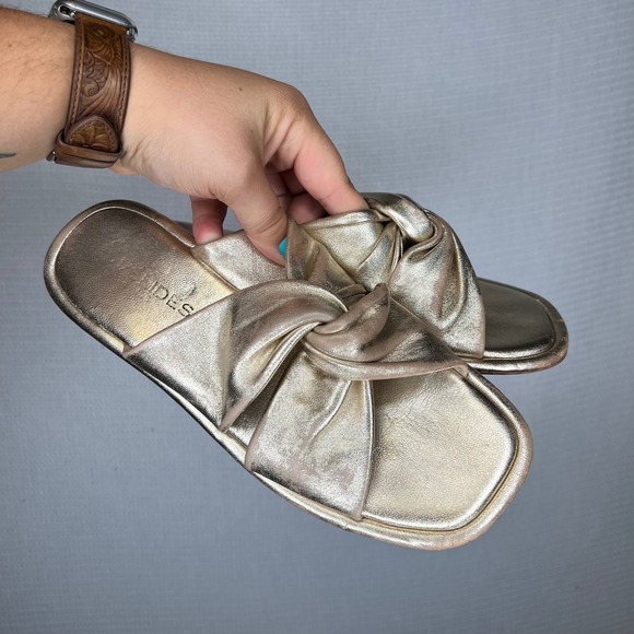 J/Slides NYC Yaya Gold Leather Knot Slide Sandals Women's Size 8 - Picture 1 of 6